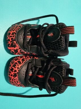 Nike Lil' Posite One BT Lava Bright Crimson Sz. 3C